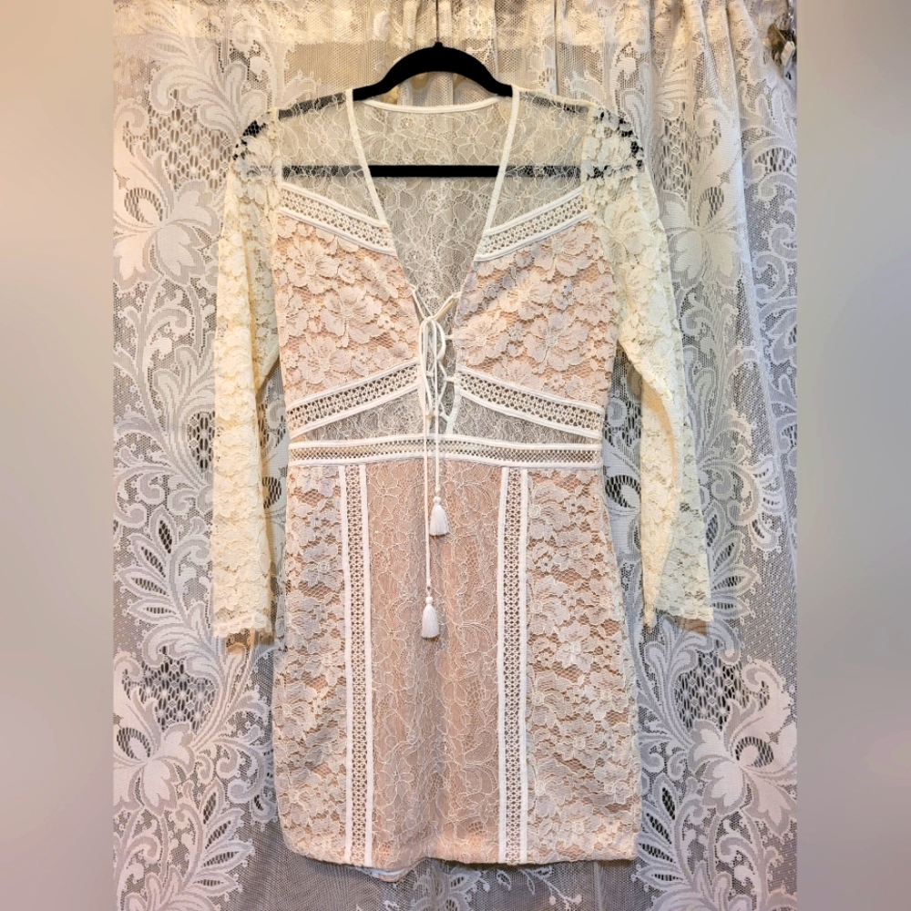 Express Womens Size6 AllOver White Lace LongsleeveMini Cocktail Dress w/Tassels